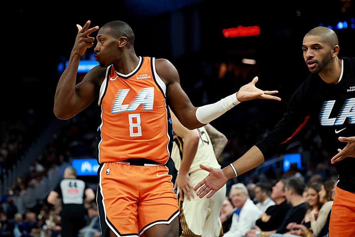 九游体育登录入口-打出了准三双数据,快船后场大闸的进攻才能正在不断被激发出来?