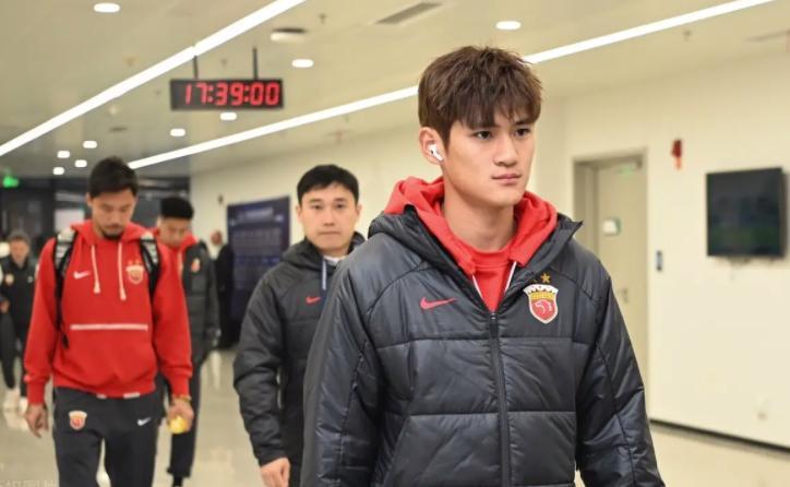 九游体育登录入口-刘祝润已跟着上港冬训,为何还有球迷看好他离队,再次来英博效力