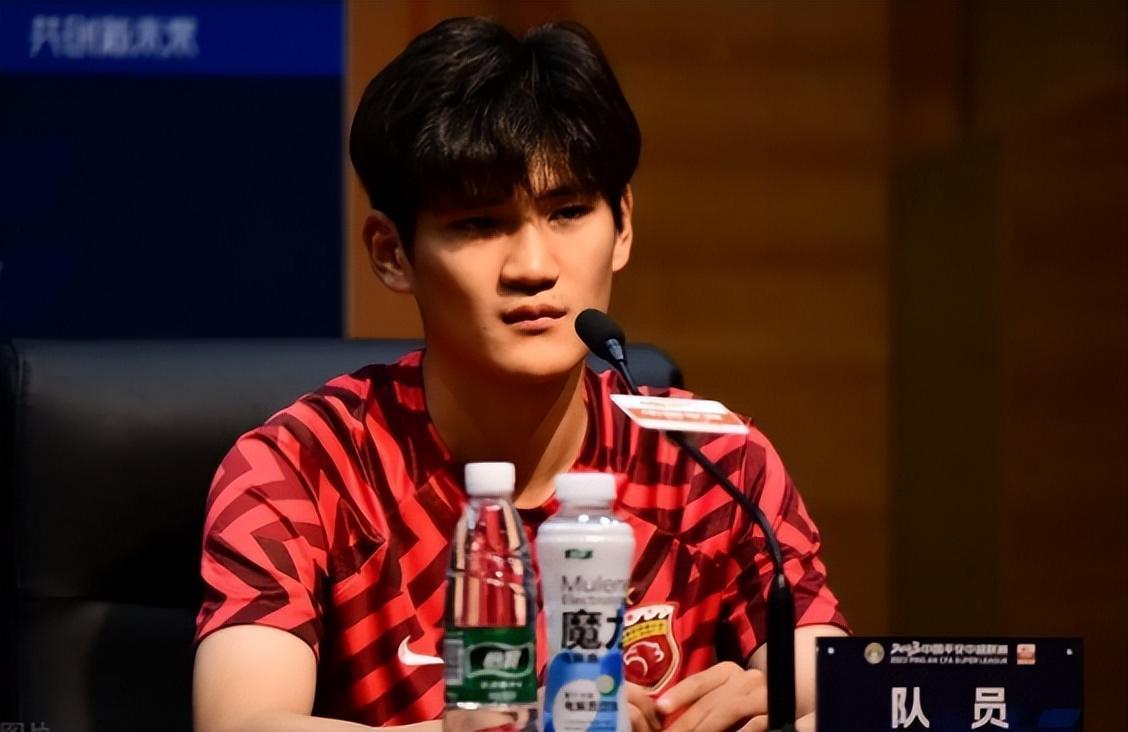 九游体育登录入口-刘祝润已跟着上港冬训,为何还有球迷看好他离队,再次来英博效力