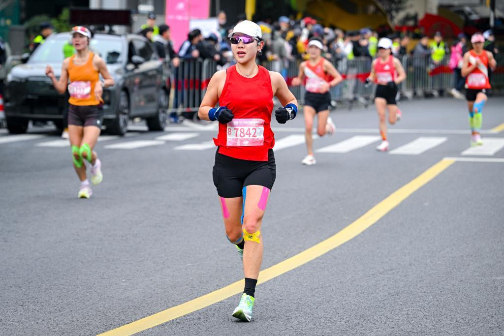 九游体育官网首页-特写 | 女子半马的跑道，可不只是美丽的风景线